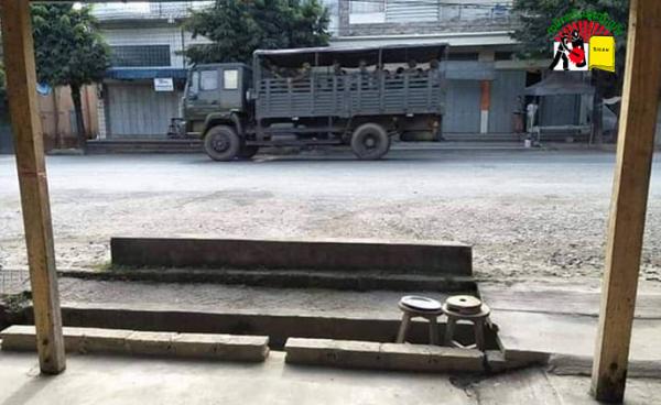 Photo by SHAN/ သိန္နီ အတွင်း မြန်မာ့တပ်မတော်ကား