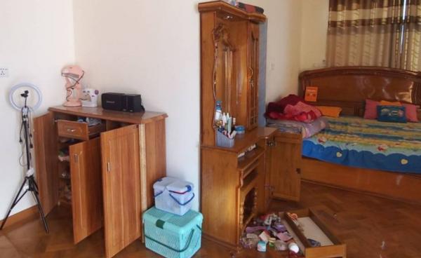 ဓားပြတိုက်ခံရသည့်နေအိမ်