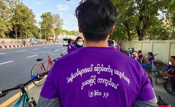 စက်တင်ဘာ ၂၃ ရက်နေ့မြစ်ကြီးနားတွင် စက်ဘီးစီး ကမ်ပိန်းပြုလုပ်ခဲ့စဉ် (ဓါတ်ပုံ – Htoi Gender Development Foundation)