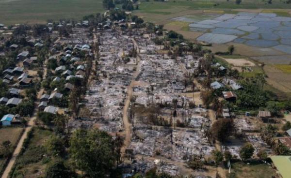 စစ်ကိုင်းတိုင်းတွင် စစ်တပ်မှ မီးရှို့ ထားသည့် ကျေးရွာတရွာ (Credit – Bangkok Post)