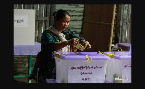 A woman casts her vote at a polling station during by-elections on 03 November 2018. Photo: Mizzima