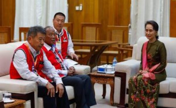 ဇူလိုင် ၁၂ ရက် ဒေါ်အောင်ဆန်းစုကြည်က မြောက်ပိုင်းမဟာမိတ်အဖွဲ့ဝင် ၀ ပြည်သွေးစည်းညီညွတ်ရေးပါတီ ကိုယ်စားလှယ်များ နှင့်တွေ့ဆုံစဉ်