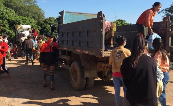 Photo Credit to Nang Kham Aye -ပထမတသုတ်က မန်စံဘုန်းကြီးကျောင်သို့ရောက်ရှိလာတဲ့စစ်ဘေးရှောင်များ