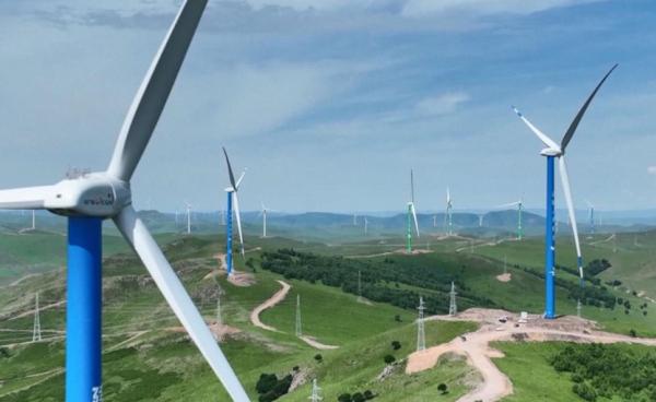 လေအားလျှပ်စစ်စီမံကိန်းတစ်ခုအား တွေ့ရစဉ်။