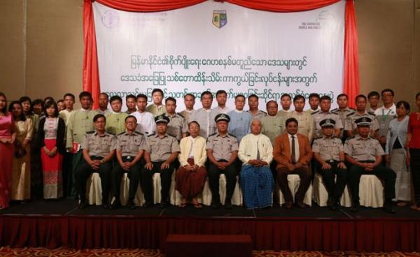 Deputy Director-General U Kyaw Kyaw Lwin and attendees pose for the photo at the workshop in Nay Pyi Taw. Photo: MNA