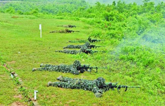 ဓာတ်ပုံ - စစ်တပ်ပြန်ကြားရေး (စစ်တပ်၏ စစ်ရေးလေ့ကျင့်မှုတစ်ခုကို တွေ့ရစဉ်)