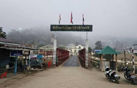 ဓာတ်ပုံ - (အိန္ဒိယ-မြန်မာ နယ်စပ်ကုန်သွယ်ရေးဂိတ်အား တွေ့ရစဉ်)