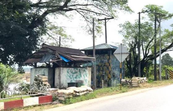 ဘီးလင်းတံတား စစ်ဆေးရေးဂိတ်ရှိ အဆောက်အအုံတစ်ခု / YT