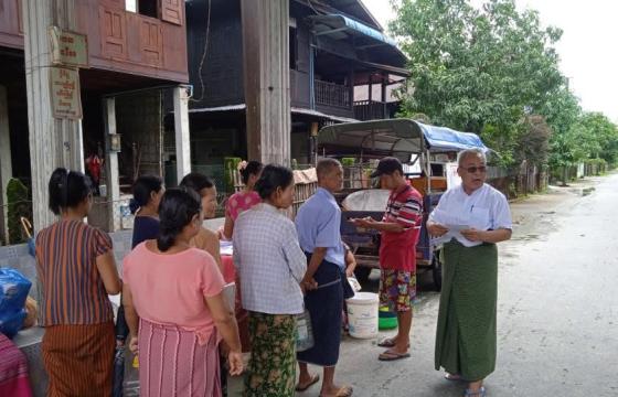 (ပြန်/ဆက်) ဇူလိုင်လအတွင်း ပေါင်မြို့နယ်၌ စားအုန်းဆီ လာရောက် ရောင်းချပေးနေစဉ်။
