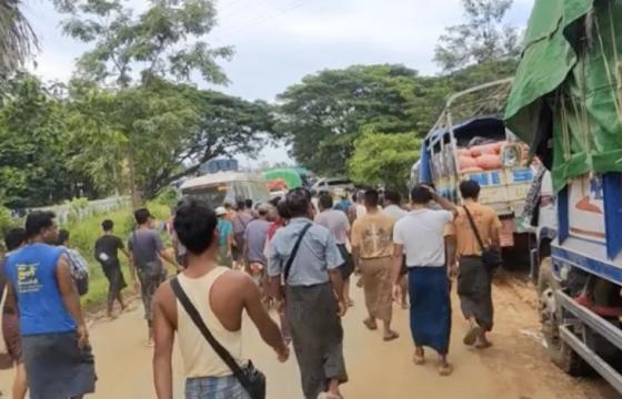 မန္တလေး-မြစ်ကြီးနား လမ်းပိုင်း၊ အင်းတော်မြို့နယ်အတွင်း မော်တော်ယာဉ်များ ပိတ်ဆို့နေသည့် မြင်ကွင်း။
