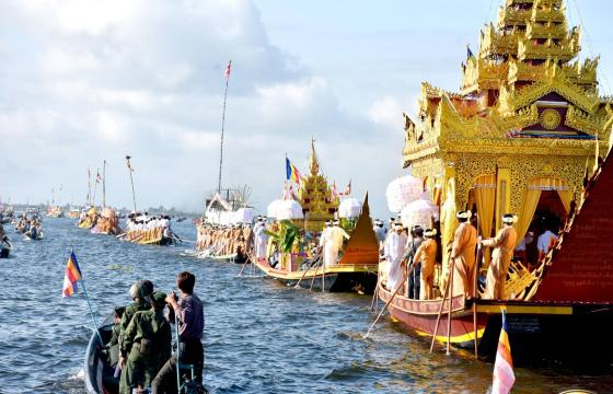 ဓာတ်ပုံ - အင်းလေး ဖောင်တော်ဦး ဘုရားပွဲတော်။