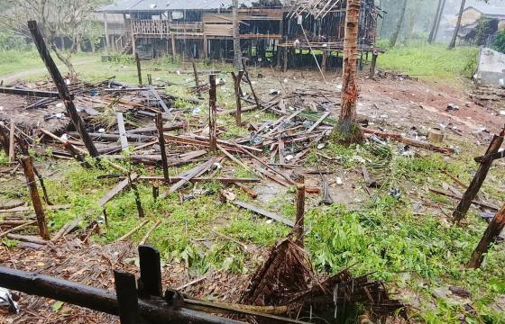 ပုံစာ - စစ်အုပ်စု၏ လေကြောင်းနှင့် လက်နက်ကြီး ပစ်ခတ်မှုများကြောင့် ပျက်စီးသွားသည့် နေအိမ်များ။