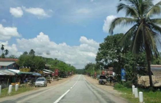 ရေဖြူမြို့နယ်အတွင်းက လမ်းပိုင်းတစ်နေရာ။ / CJ