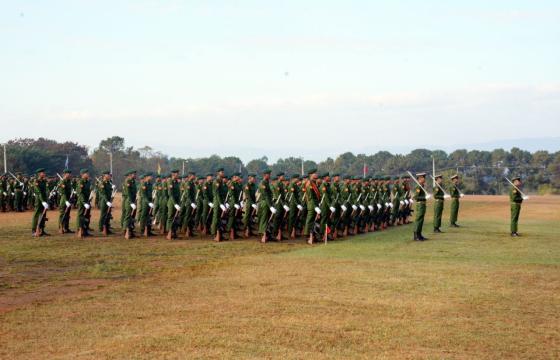 ဟိုပုံးမြို့နယ်အတွင်းတွေ့ရသည့် စစ်အုပ်စု၏ စစ်မှုထမ်းသင်တန်းဆင်းပွဲ မြင်ကွင်းတစ်ခု။ / Credit