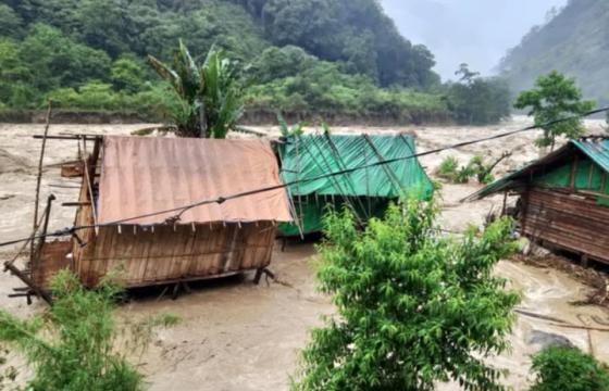 ထလာထုကျေးရွာတွင် ရေဘေးဖြစ်ပွားခဲ့စဉ်။