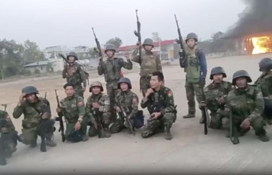 ဓါတ်ပုံ- KIA ပူးပေါင်းတပ်ဖွဲ့များ ဗန်းမော်လေဆိပ်ကို သိမ်းပိုက်ခဲ့စဉ်။