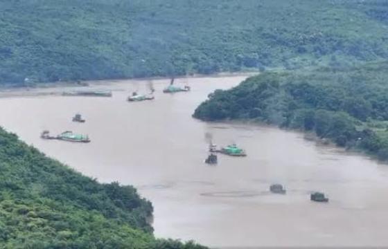 ၂၀၂၅ ခုနှစ်က ဧရာဝတီမြစ်ကိုဆန်တက်တဲ့ စက်လှေများကို MDY PDF တပ်က တိုက်ခိုက်စဉ်/ Credit