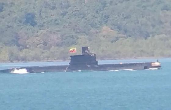 စစ်ရေကောင်စီ ရေတပ် ရေငုပ်သင်္ဘောတစ်စီး