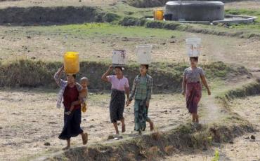 Myanmar women carrying buckets on their heads collect drinking water from the outskirts of Naypyitaw, Myanmar, 25 April 2016. Photo: EPA