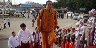 စိုင်းကျော်ညွန့် မိုင်ဂျာယန် EAO’s နှီးနှောဖလှယ်ပွဲသို့ တက်ရောက်ခဲ့စဉ်(Sai Kyaw Nyunt FB)