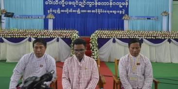 မွန်အမျိုးသားအဆင့်နိုင်ငံရေးဆွေးနွေးပွဲ ကျင်းပရေးကော်မတီ အတွင်းရေးမှူး မင်းအောင်ထူး(အလယ်လူ)-(မှတ်တမ်းပုံ)