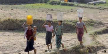 Myanmar women carrying buckets on their heads collect drinking water from the outskirts of Naypyitaw, Myanmar, 25 April 2016. Photo: EPA