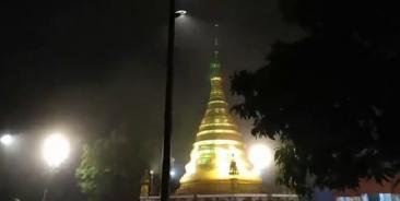 ဓာတ်ပုံ- မင်းပြားကျန်းတောင်ဘုရားအား ညပိုင်းတွင် ဖူးမျှော်ရစဉ်။