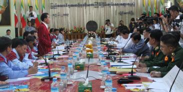 KNPP နှင့် အစိုးရတို့ ပြည်ထောင်စုအဆင့် ဒုတိယအကြိမ် ငြိမ်းချမ်းရေးဆွေးနွေးပွဲကို လွိုင်ကော်တွင် ၂၀၁၃ ခုနှစ်က ကျင်းပခဲ့စဉ်။ ဓါတ်ပုံ-ကန္တာရဝတီတိုင်း(မ်)