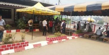 Three Pagoda Pass Town entrance checkpoint from Thai border (MNA)